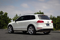 2014 Pure White Volkswagen Touareg Lux 2
