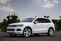 2014 Pure White Volkswagen Touareg Lux
